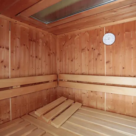 Gruppenhaus Mit Sauna Ideal Fuer Familien & Freunde 度假居 *